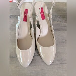 Divine 4183 pleaser pink label cream shoes, size 12. Gently worn